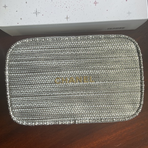 CHANEL 2022 Gift Set Bag & Hand Cream - Picture 5 of 9